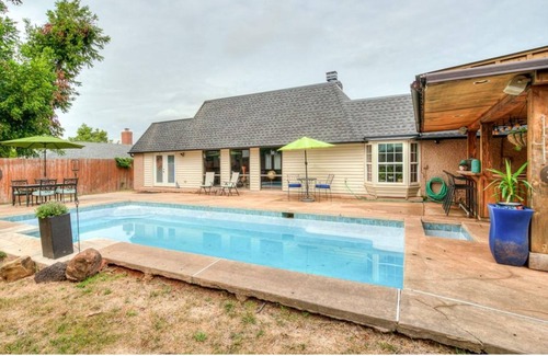 Oklahoma City Maison | Cherry Hill Retreat - Pool & Cabana