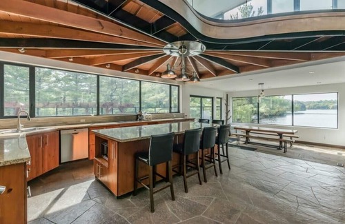 Utterson Maison | Cherry Island Muskokas Premiere Private Island