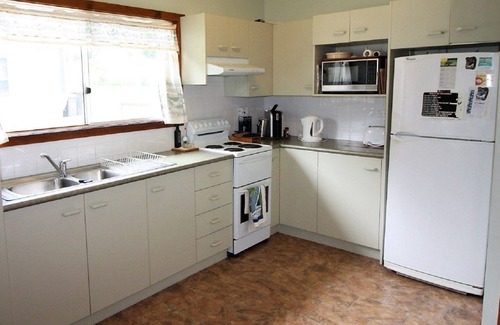 Bendalong Maison | Cherry Street Cottage est une maison de vacances originale de Bendalong près de Washerwomans Beach