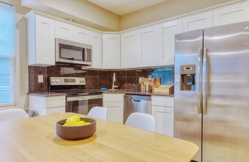 Chinatown Appartement | Cherry Suites 3BR Apt w W D Foosball Table