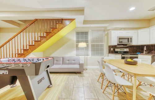 Chinatown Appartement | Cherry Suites 3BR Apt w W D Foosball Table