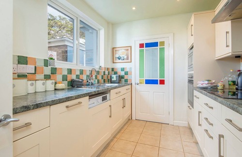 St Davids Cottage | Cherry Tree House, Holiday Cottage St Davids, Sleeps 5, 3 bedrooms, bathrooms