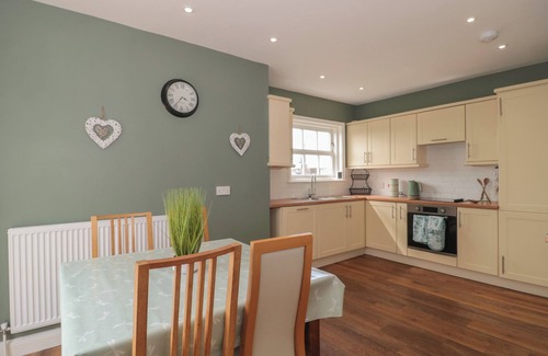 Highbridge Maison | CHERRY TREE HOUSE, family friendly, with a garden in Highbridge