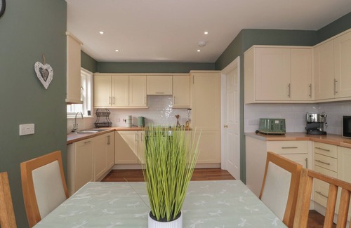 Highbridge Maison | CHERRY TREE HOUSE, family friendly, with a garden in Highbridge