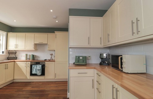 Highbridge Maison | CHERRY TREE HOUSE, family friendly, with a garden in Highbridge