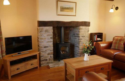 Hay on Wye Maison | Cherry Trees - 2 bedrooms -Pets Ok - woodburner