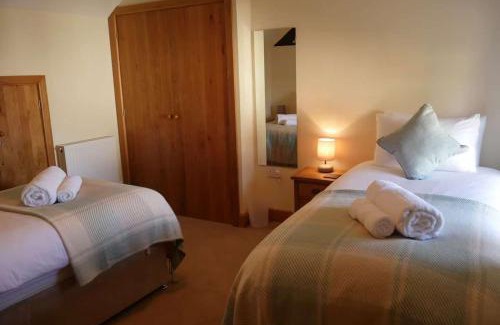 Hay on Wye Maison | Cherry Trees - 2 bedrooms -Pets Ok - woodburner