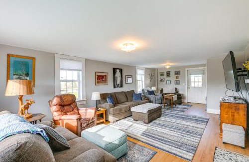 Cherryfield Maison | Cherryfield Home with Decks On Historic Horse Farm