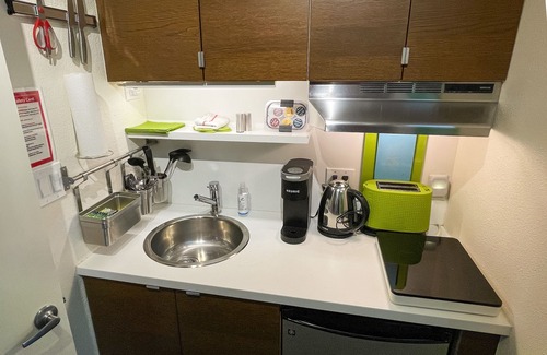 Cherry Hill Appartement | Cherry Hill Downtown Studio - Propre, technique, accessible à pied, calme! AC central.