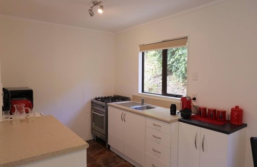 Hamurana Cottage | Cherrytree Cottage - 53 Kaska Road, Hamurana,