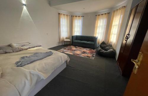 Changunarayan Chalet De Ski | Chessboard villa Bar and restaurant