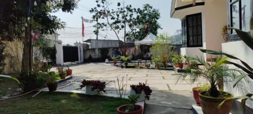 Changunarayan Chalet De Ski | Chessboard villa Bar and restaurant