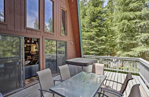 Lake Almanor West Maison | Chester Cabin with Deck - Walk to Lake and Golfing!