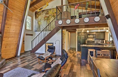 Lake Almanor West Maison | Chester Cabin with Deck - Walk to Lake and Golfing!