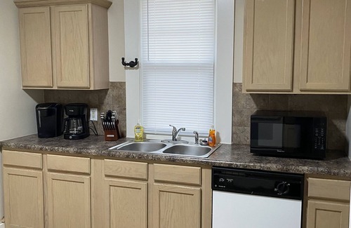 Tupelo Maison | Chestnut Cottage - Minutes to Downtown and NMMC! Close to Fairpark & Arena.