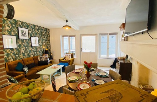 Bar-sur-Seine Maison | chez Brigitte, maison de ville en pan de bois, cour intérieure
