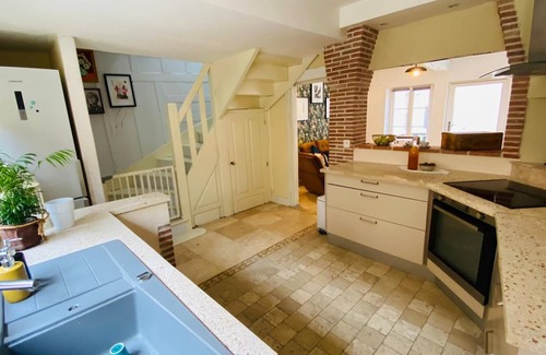Bar-sur-Seine Maison | chez Brigitte, maison de ville en pan de bois, cour intérieure