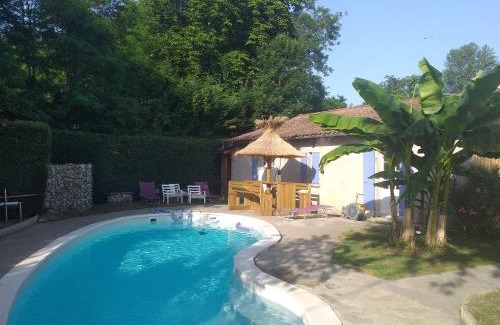 Le Fossat Appartement | Chez Celine et Philippe appartement dans propriété de charme avec piscine