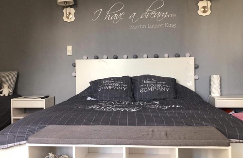 Le Fossat Maison | Chez Celine et Philippe chambre Marie dans propriété de charme avec piscine