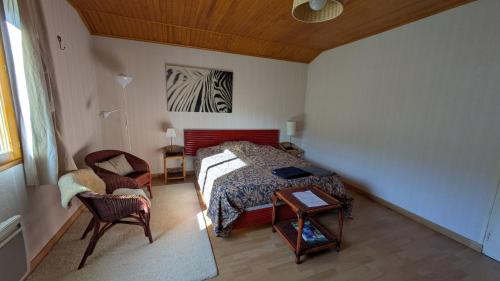 Varces-Allieres-et-Risset Maison | Chez Claire - Immense chambre, salle de bain indépendante réservée aux voyageurs, quartier calme, parking gratuit dans cour fermée