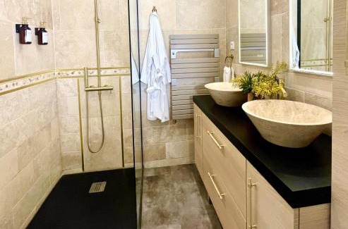 Saint-Cyr-les-Champagnes Maison | Chez Délicia chambre d'hôte