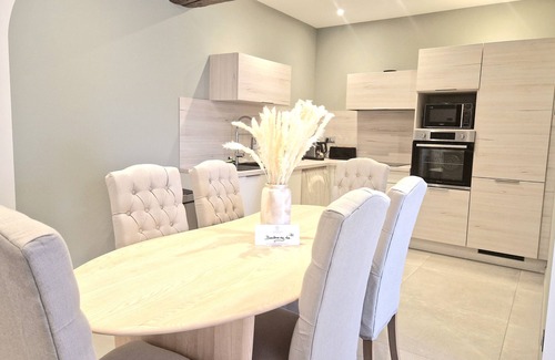 Pezenas Appartement | Chez Diane, Maison 5* de 2 à 6 personnes, avec sauna et piscine, à Pézenas