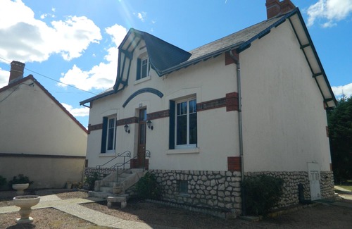 Romorantin-Lanthenay Maison | Chez Gina, Maison de Ville & son Grand Jardin à Romorantin-lanthenay