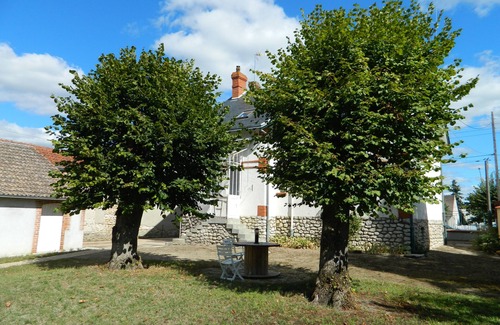 Romorantin-Lanthenay Maison | Chez Gina, Maison de Ville & son Grand Jardin à Romorantin-lanthenay