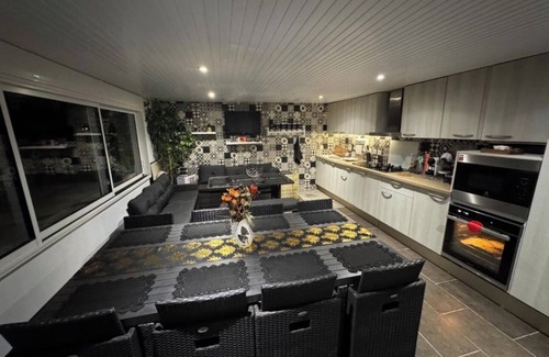 Montbazin Appartement | Chez Isa - appartement avec piscine et jacuzzi