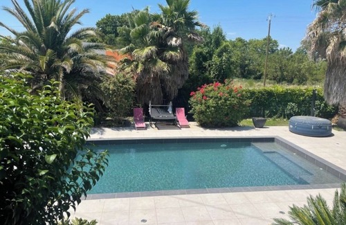Montbazin Appartement | Chez Isa - appartement avec piscine et jacuzzi