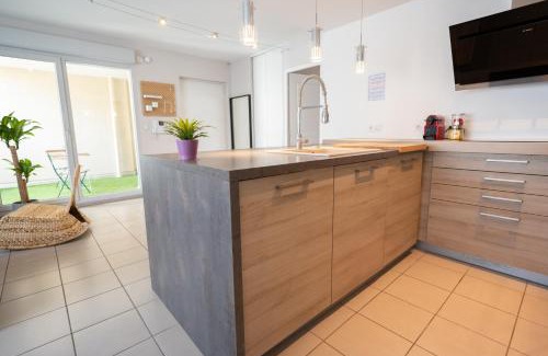 Leon Blum - Bon Coin Appartement | Chez Léon - Métro, Bus, Garage Double, 6 Personnes