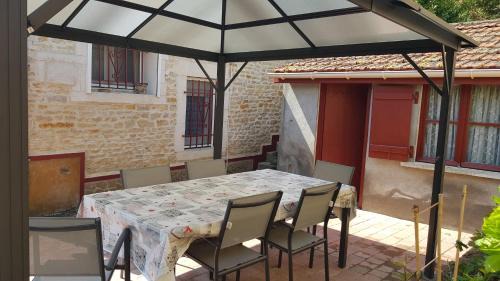 Santenay Lit Et Petit-Déjeuner | Chez Laurence