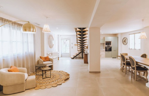 Pezenas Appartement | Chez le Jardinier, Maison 5* de 2 à 6 personnes avec jacuzzi et piscine, Pézenas