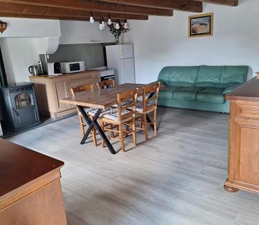 Recoules-d'Aubrac Maison | Chez Louise et Léon