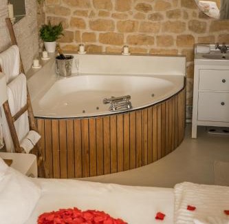 Les Patis Appartement | Chez Millouz - Triplex semi-troglodyte