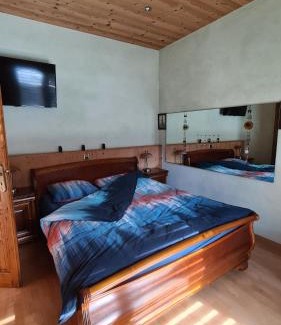 Martigny Appartement | Chez Pewee, beau duplex en ville, parc privé