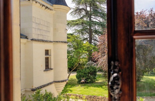 Gennes-Val-de-Loire Maison | Chez René - Room with view of the manor house