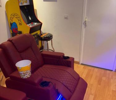 Altviller Appartement | Chez SOPHIE, logement avec jacuzzi et salle cinéma