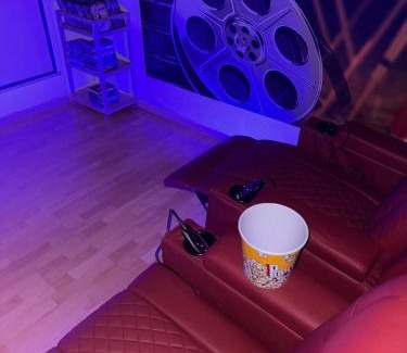 Altviller Appartement | Chez SOPHIE, logement avec jacuzzi et salle cinéma