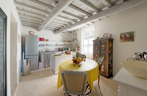 Uzes Maison | Appartement avec piscine au cœur d’Uzès, à quelques pas de la Place aux Herbes, 16e siècle