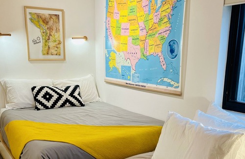 North Beacon Hill Cottage | Chez Wee—Solar Powered Modern Cottage, 3 blocks to light rail