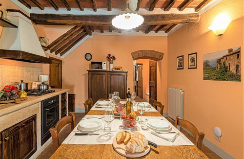 Monte Benichi Appartement | Chianti View, jardin pour votre petite famille, piscine et jacuzzi