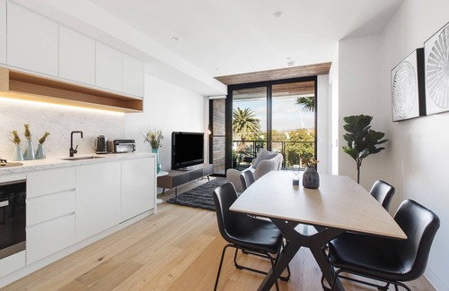 Malvern Appartement | Chic 1-Bed with a Sleek Balcony near Shops