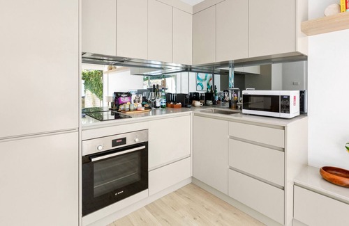 Rushcutters Bay Appartement | Chic 1-Bed with Patio & Pool in Rushcutters Bay