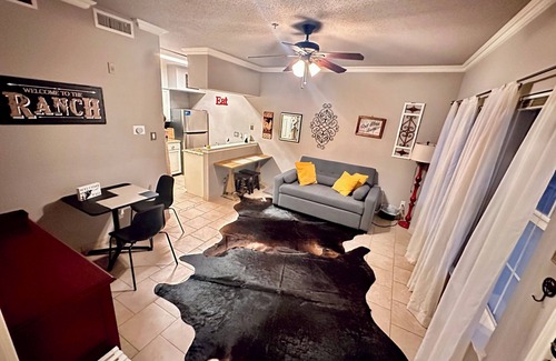 Lago Vista Appartement | Chic 1-bedroom apartment with AC, fitness room in charming Lago Vista
