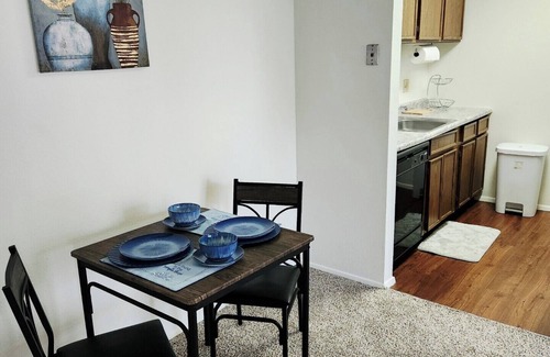 Overland Appartement | Chic 1-Bedroom Apartment in Vibrant St. Louis close to Airport