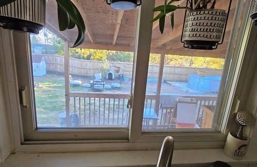 East Side Maison | Chic 1-bedroom bungalow in fantastic Chicago with WiFi, AC