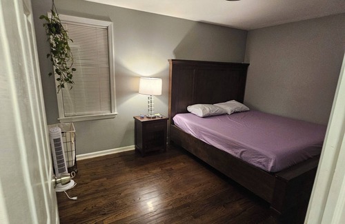 East Side Maison | Chic 1-bedroom bungalow in fantastic Chicago with WiFi, AC