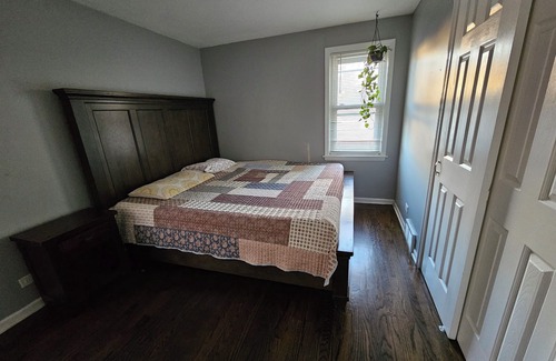 East Side Maison | Chic 1-bedroom bungalow in fantastic Chicago with WiFi, AC