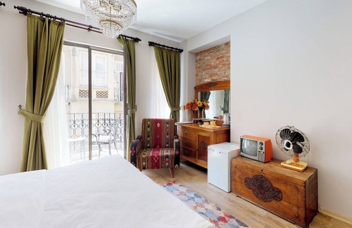 Galata Hôtel | Chic 1-bedroom hotel with WiFi and AC in welcoming Istanbul